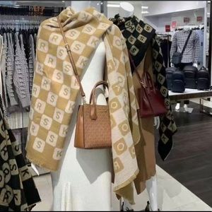 Michael Kors | Logo Checkered Scarf/Poncho
[ 2021-22FW ]